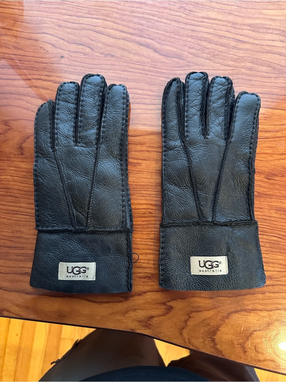 UGG Black Leather Men's Shearling-Trim Gloves